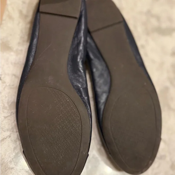 Tory Burch Ballet Flats – Navy Leather with Gold Logo – Fair/Good Condition - Picture 4 of 4